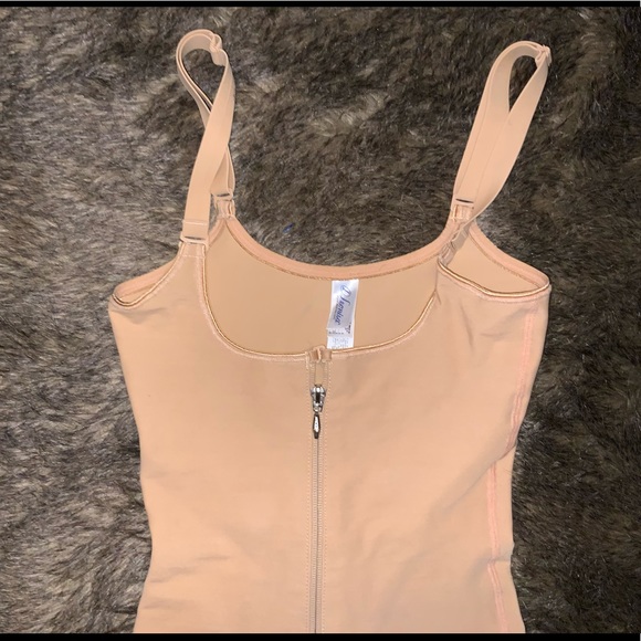 Leonisa Open Bust Body Shaper - Picture 2 of 6